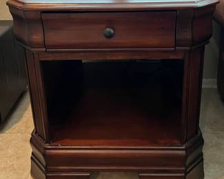 End Table w Drawer