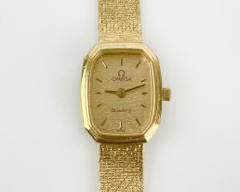 18.9 Grams Fine 14K Yellow Gold Omega 1375 7 Jewel Quartz Ladies Wristwatch
