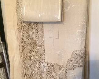 Linen table cloth and napkins