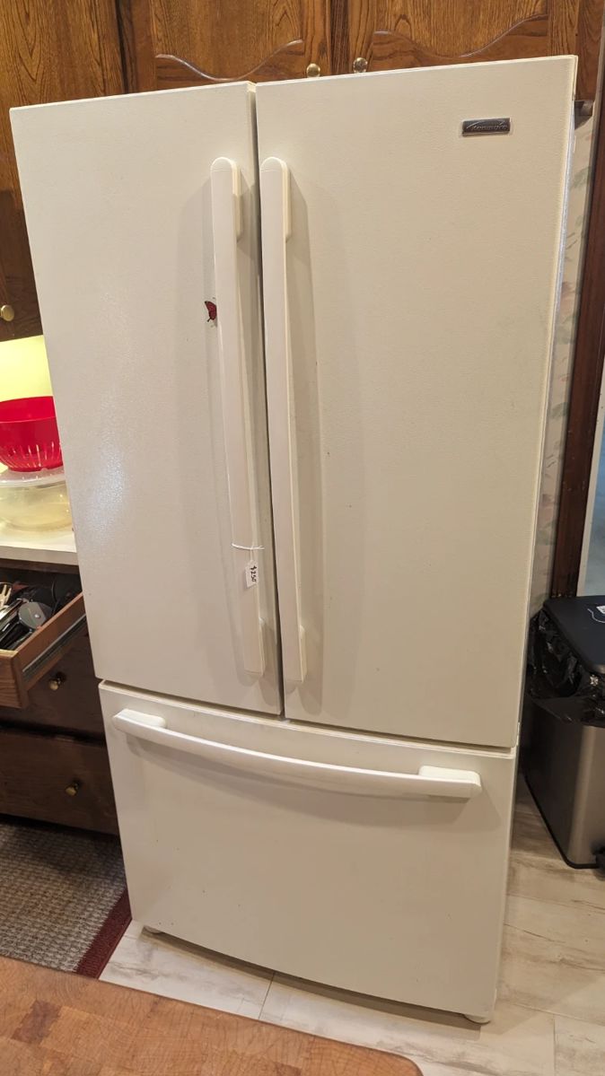 Kenmore Fridge. Works great