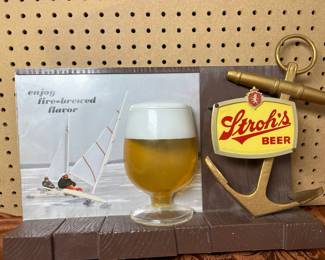 Strohs 3D Sign and 5 Old Strohs Can in 6- Pack