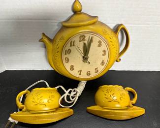 Metal Tea Kettle Clock and Cups Sexton 1967