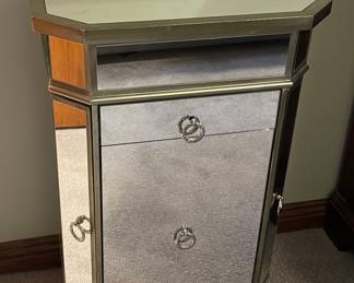 Standing mirrored jewelry box