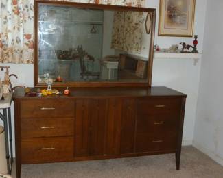 Mid-century dresser & mirror by Broyhill