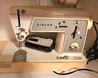 older Singer sewing machine 