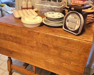 stunning dropleaf table