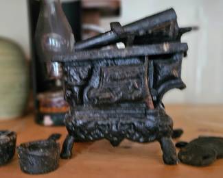 Salesman sample metal stove