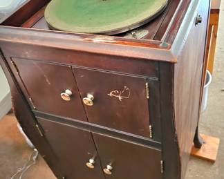 Close up of the Victrola