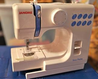 Small sewing machine 