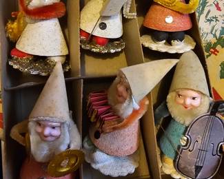 Vintage musical gnomes, sold as lot