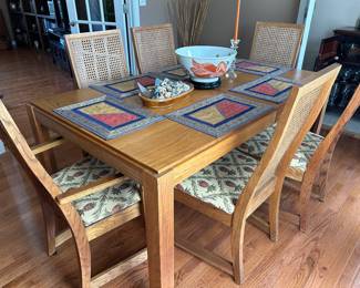 Bernhardt dining table with on leaf and 6 chairs