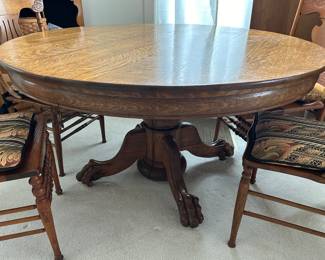 round oak clawfoot table with leaves
