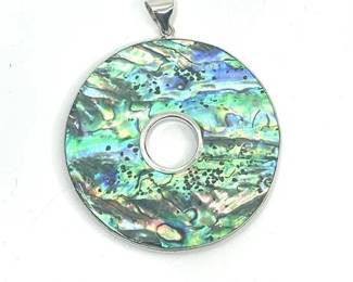 Lot 037   1 Bid(s)
Abalone Mother of Pearl Circular Pendant