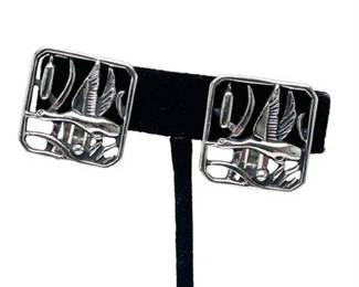 Lot 099   0 Bid(s)
Vintage Mallard Flying Earrings, Silver Tone, Unmarked