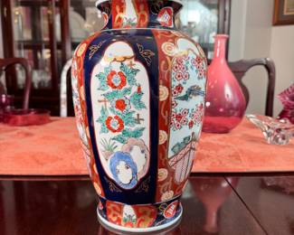 Gold Imari hand-painted vase 12"H