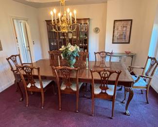 Beautiful dining table and matching 2 piece china cabinet