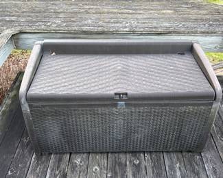 Outdoor storage container