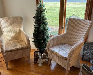 Very nice pair of wicker chairs, Christmas tree and decor