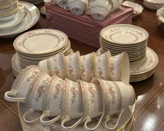 Another beautiful set of china