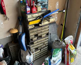 Organizer, lawn and garden items