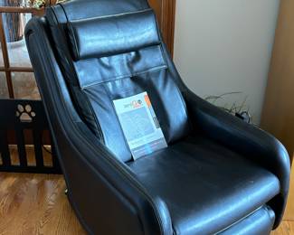 Sleek leather Human touch zero G 4.0 immersive massage chair