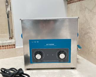 GT Sonic Ultrasonic Cleaner & Solution. Photo 1 of 2.