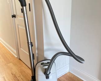 Miele Complete C3 Cat & Dog Powerline Vacuum Cleaner. Photo 1 of 2.