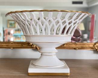 Vintage Porcelaine Lattice Cachepot with Gilt Trim. Photo 1 of 3.