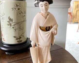 Antique Hand-Carved Japanese Geisha Figurine. Artist Fang Tang. Photo 1 of 3.