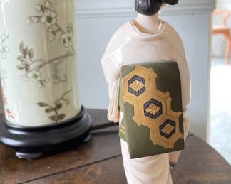 Antique Hand-Carved Japanese Geisha Figurine. Artist Fang Tang. Photo 2 of 3.