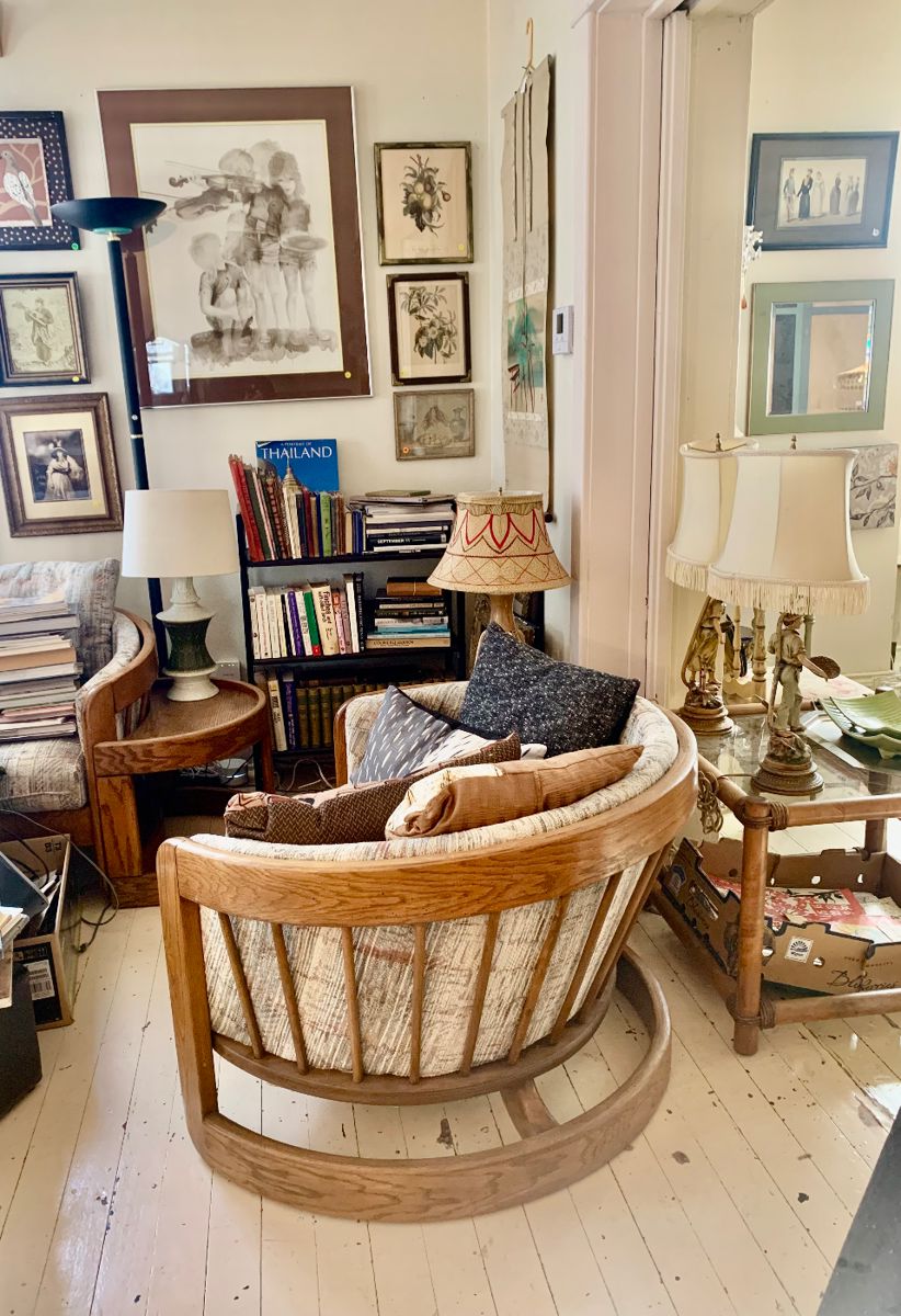 Vintage and Antique packed house midtown... starts on 12/16/2023