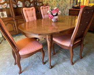 DINING ROOM TABLE AND SET OF 8 CHAIRS + 3 EXTRA LEAVES