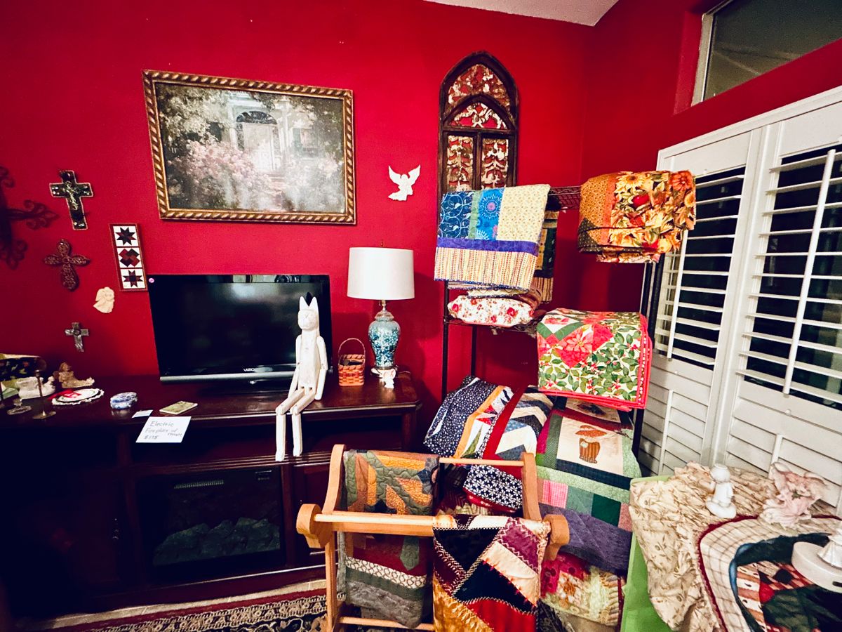 Antiques Quilts Decor Brand name Clothing Starts On 12 15 2023