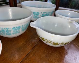 Pyrex  Mixing Bowls - 1.5 Pint Spring Blossoms, 3 Amish Butterprint Nesting Mixing Bowls 
