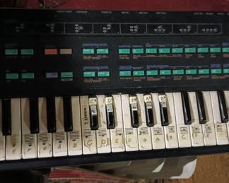 Yamaha Electronic Keyboard - DX100