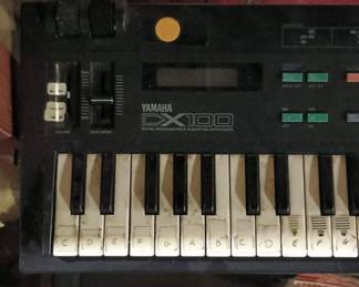 Yamaha Electronic Keyboard - DX100