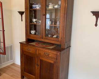 Gorgeous Antique Oak Country Cupboard