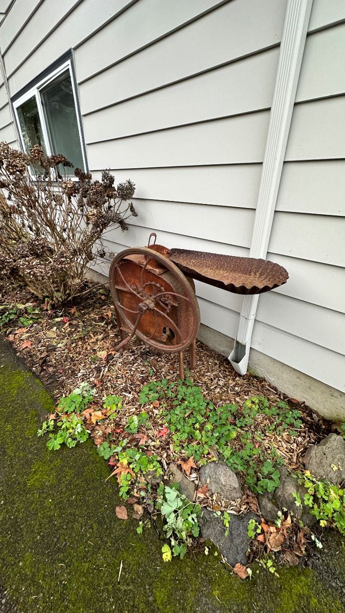 Wagon wheel estate in Newberg, OR starts on 12/15/2023