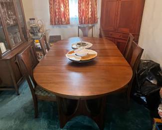 Broyhill expanding pedestal table with three leaves
$2200