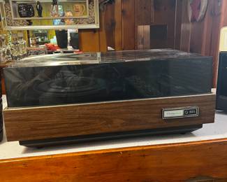 Electrophonic turntable with two speakers and lid-$85