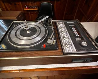 Electrophonic turntable with two speakers and lid-$85