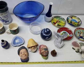 FTH153 - Assorted Decorative Collectibles