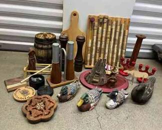 FTH091 Various Wooden Collectibles 