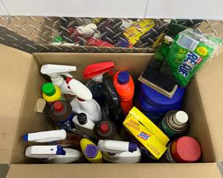 FTH277 Box Of Cleaning Supplies 