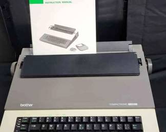 FTH081.- Vintage Electric Typewriter