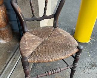 FTH394- Vintage Wooden Accent Chair With Rush Seat