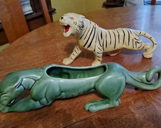 Vintage McCoy  green panther planter. C. 1950, Mid Century Tiger Panther Figurine