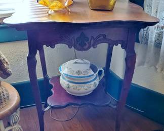 1920s Antique Rolled Scalloped Edge Parlor Table
