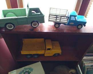 Vintage 1960’s Structo Pressed Steel Teal Chevy Corvair Pickup Truck Chevrole , Tonka Jeep Stake Bed Farm Pressed Steel Dump Truck With Dual Wheels Blue & White, Vintage 1960s Yellow Buddy L Dump Truck