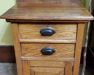 Oak one door washstand with backsplash 